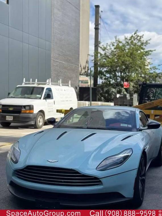 ASTON MARTIN DB11 2018 SCFRMFAV2JGL04952 image